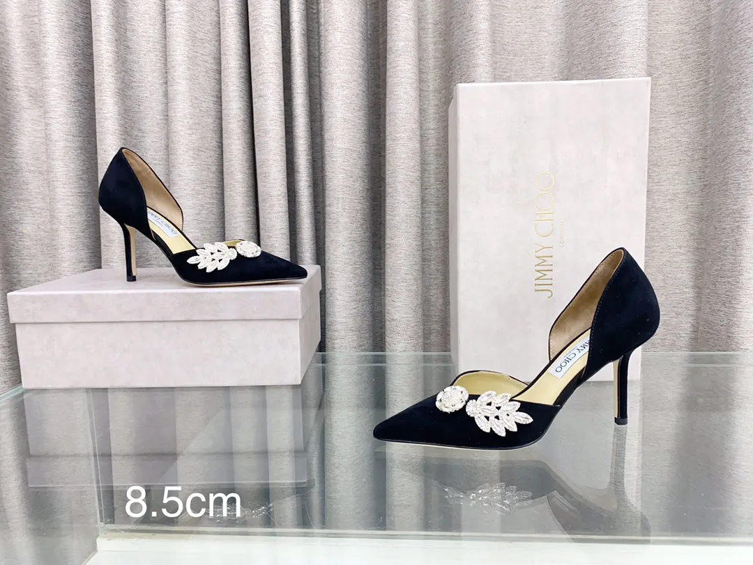 👟👟Ex-factory price 600👟👟 JIMMY CHOO Jimmy Choo counter new leaf diamond hollow shoes 👠 (high quality) 🌈Material: imported cashmere, lining sheepskin ✔️Original customization of rhinestones ➰Italian leather outsole ✨Heel height: 8.5cm/10cm ✨Number of codes: 35~39 (34, 40, 41, 42 are custom-made and cannot be returned or exchanged)